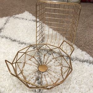 2 gold baskets